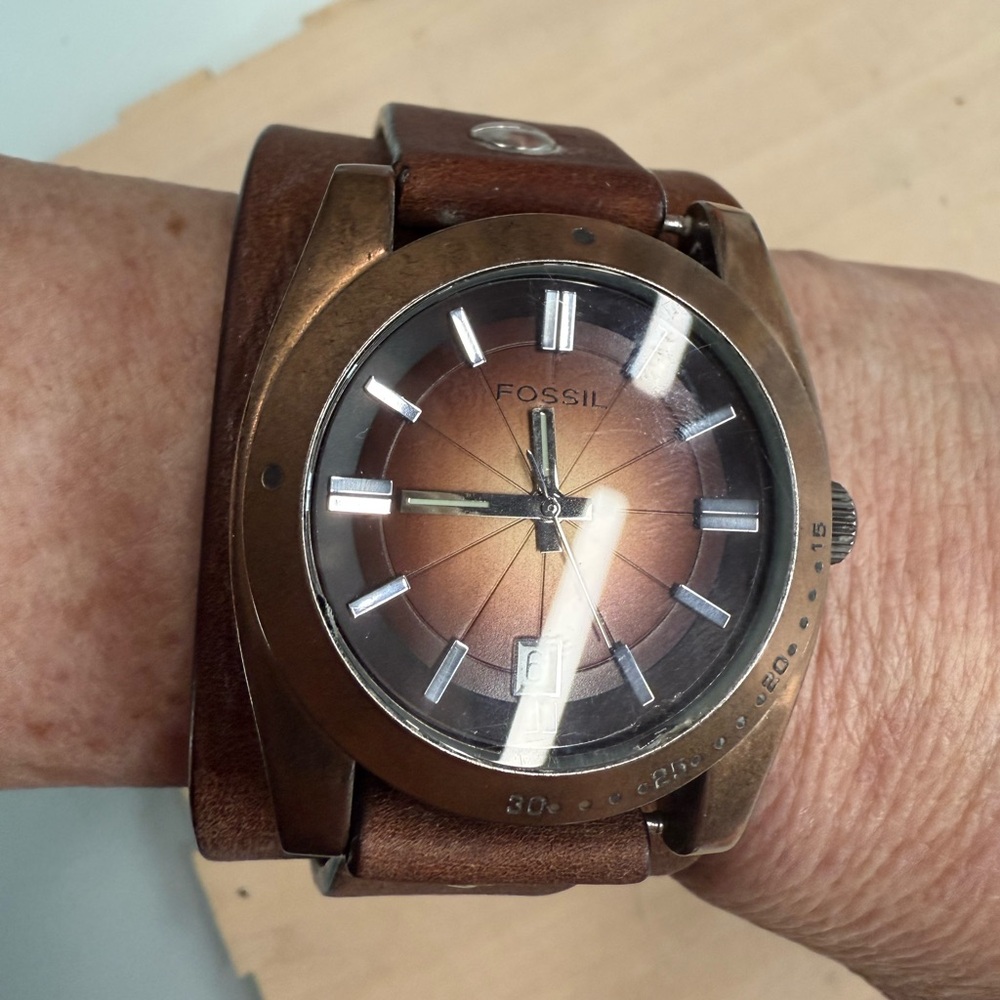 Fossil Women's Brown Gradient Dial Leather Cuff Watch - Picture 7 of 9